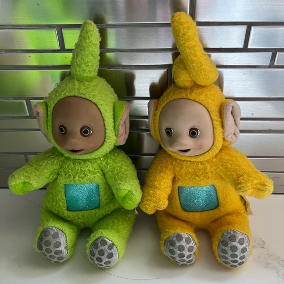 7 adorable teletubbies. Includes plush and plastic teletubbies! And plastic toy. - Picture 13 of 16